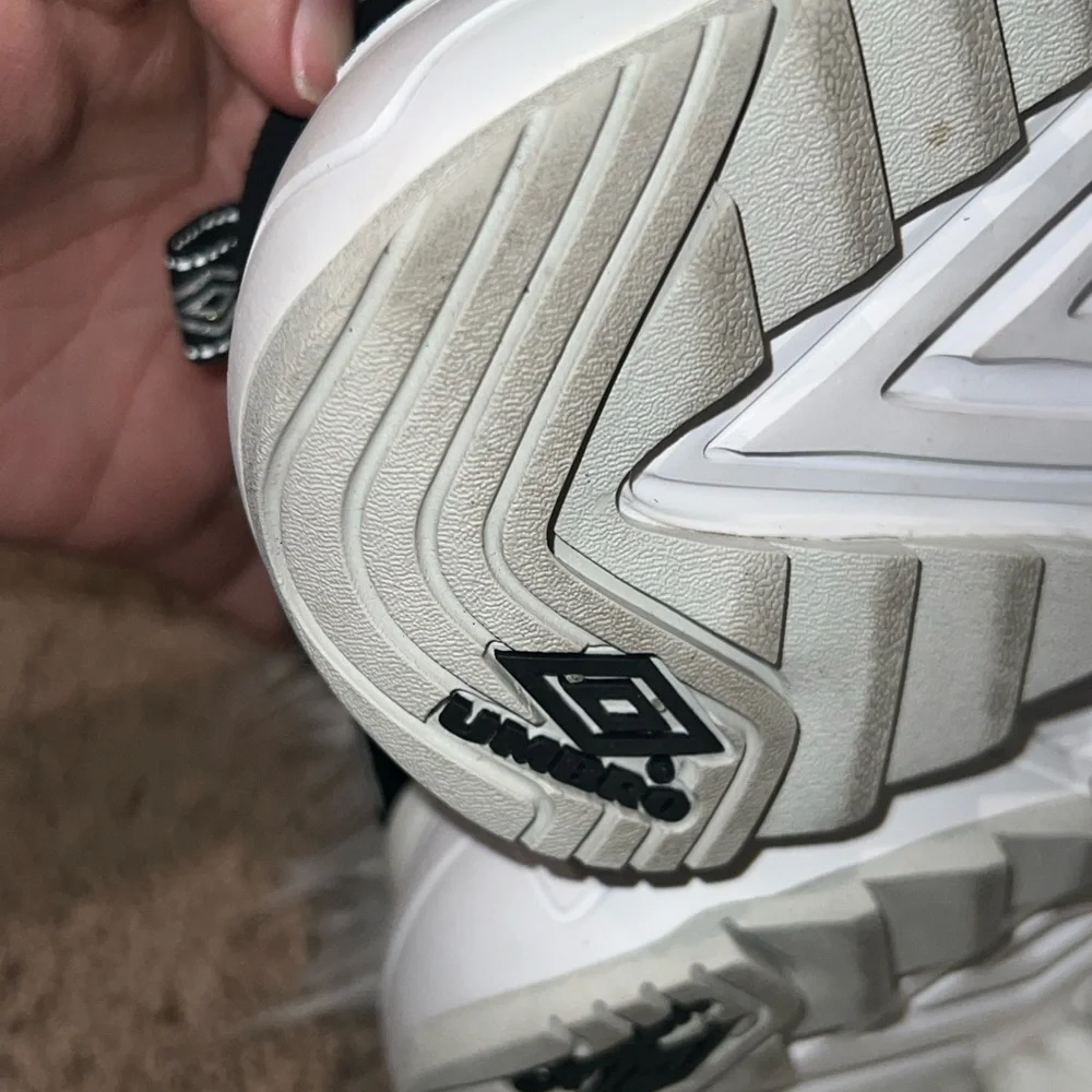 Umbro questions leave